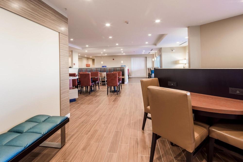 Towneplace Suites By Marriott Кливланд Екстериор снимка